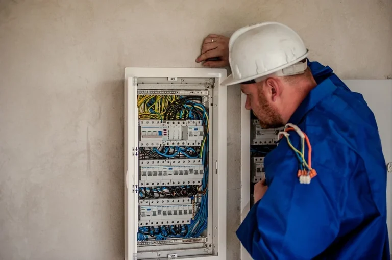 Tips for Hiring Commercial Electricians in Toronto